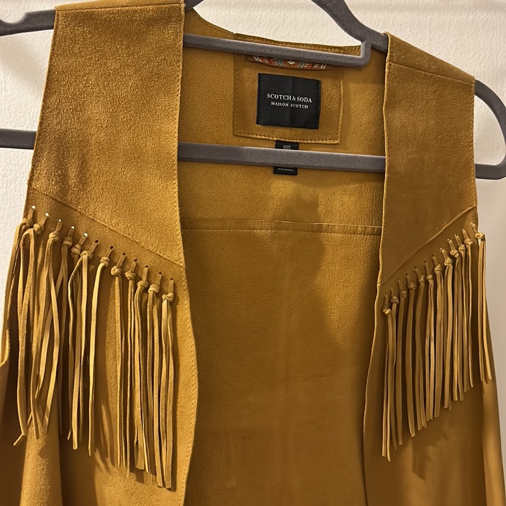 Fringed Mustard Yellow Vest with Star Cutouts - Picture 2 of 8